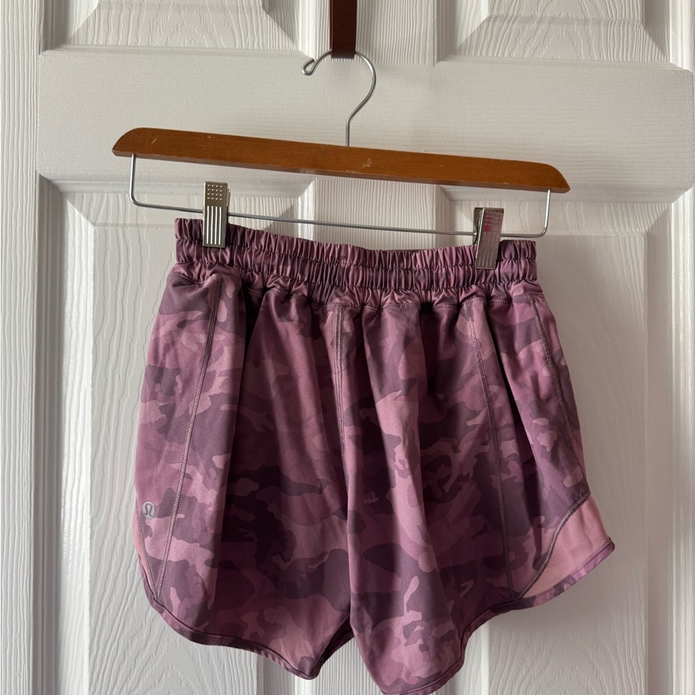 Lululemon Hotty Hot shorts 
Size: 4 
Incognito Camo Pink Taupe Multi pattern